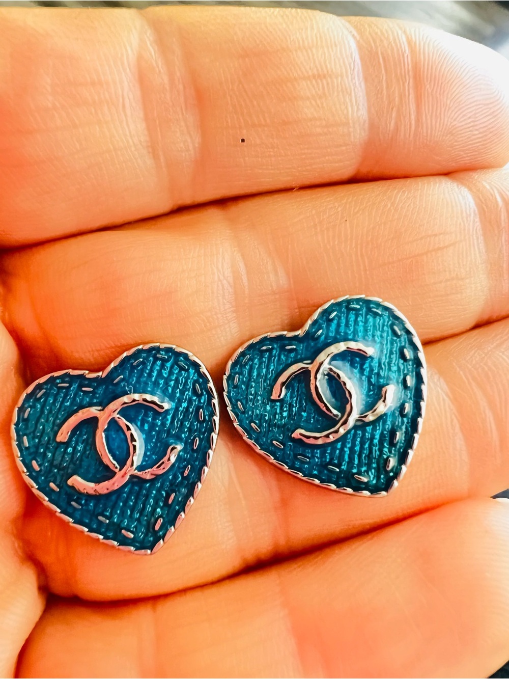 Fashion Unbranded Blue Heart Stud Earrings with Interlocking Motif studs